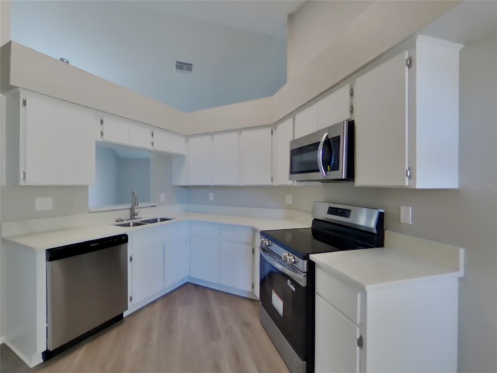 HEATHER LAKES UNIT XXXV - Residential Lease