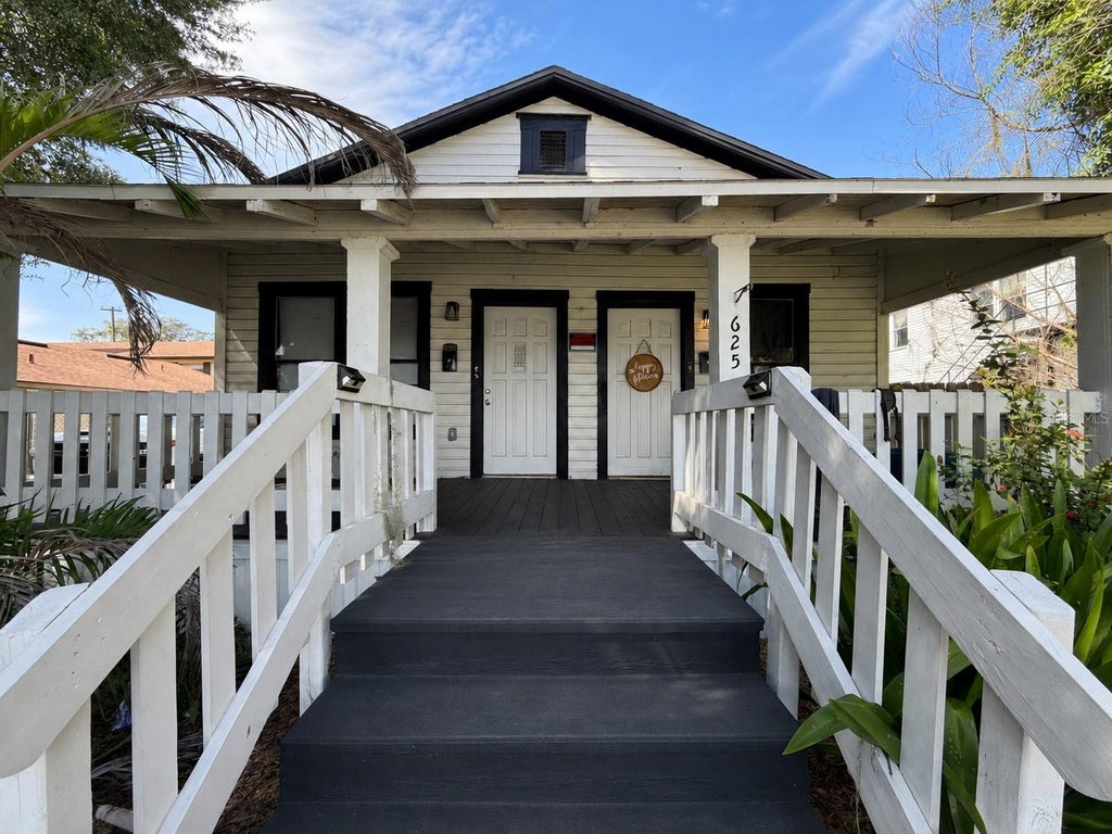 Photo of 625 Avenue B SW, Winter Haven, FL 33880 (MLS # O6439202)