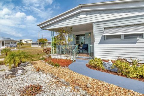 A home in ELLENTON