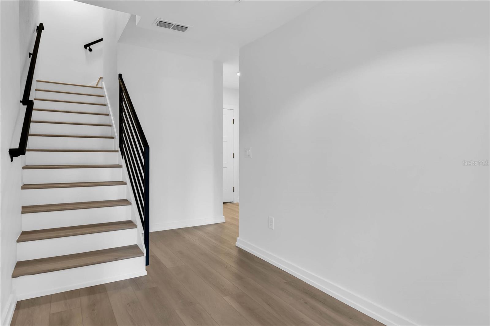 1602 PARK LAKE STREET 2