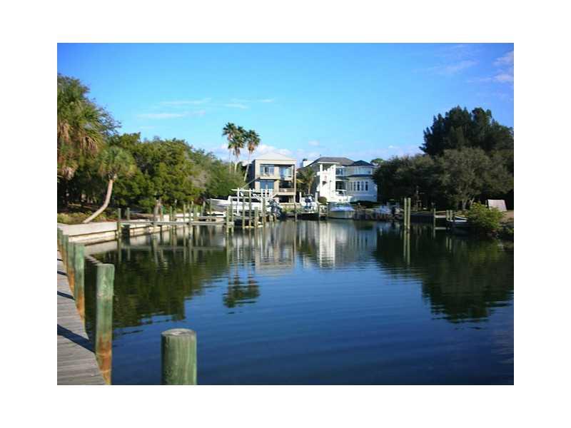 OYSTER BAY LANDINGS - Land