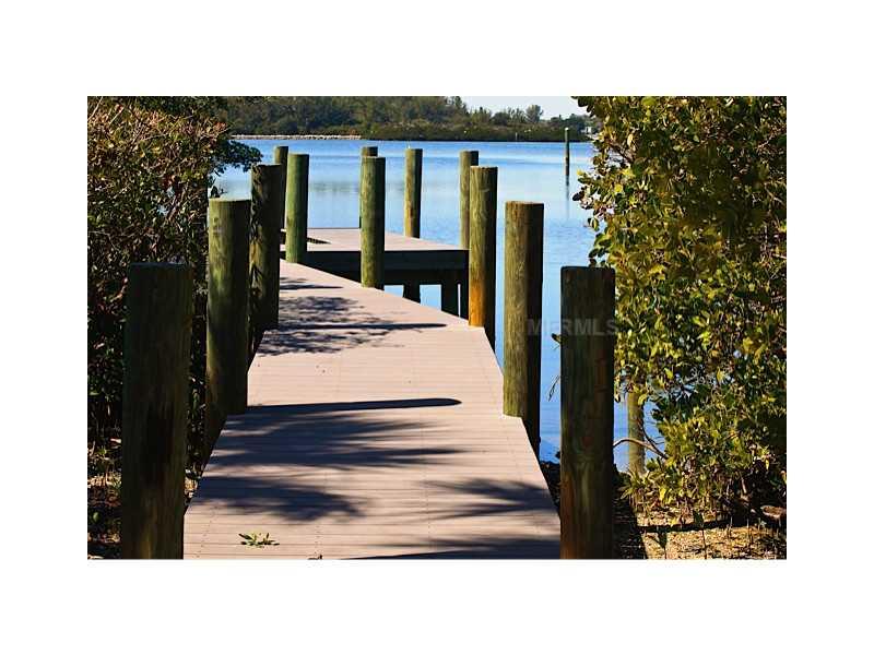 OYSTER BAY LANDINGS - Land