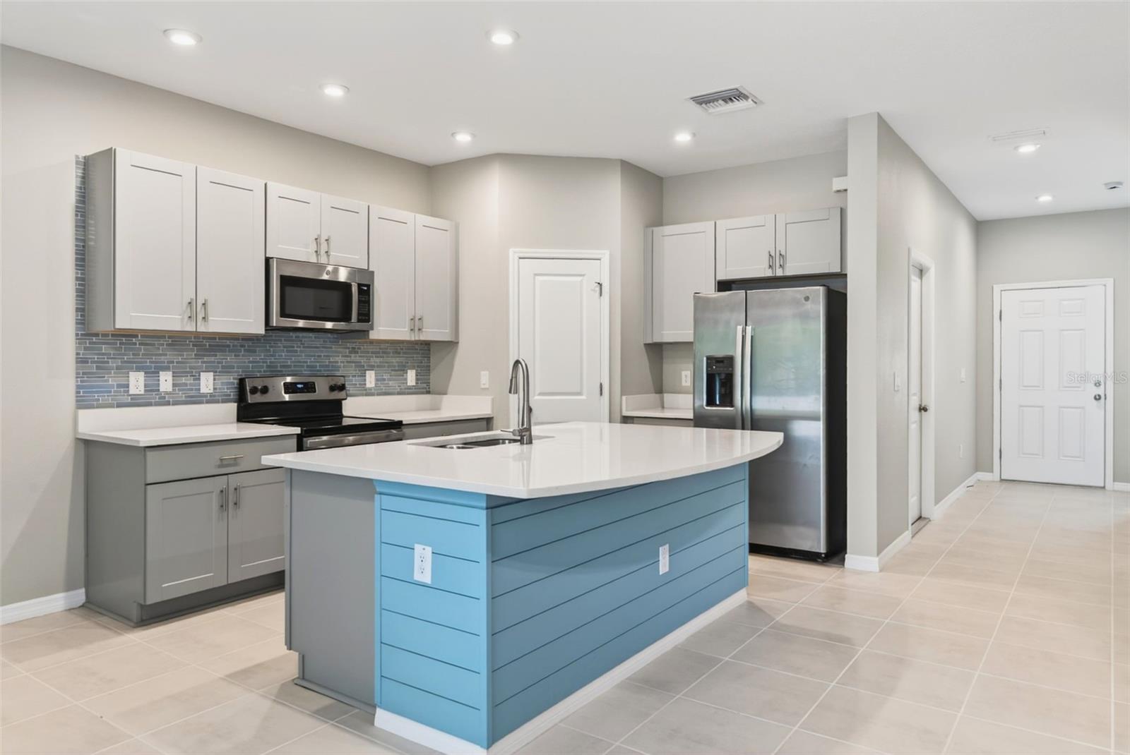 EDGESTONE AT ARTISAN LAKES - Residential