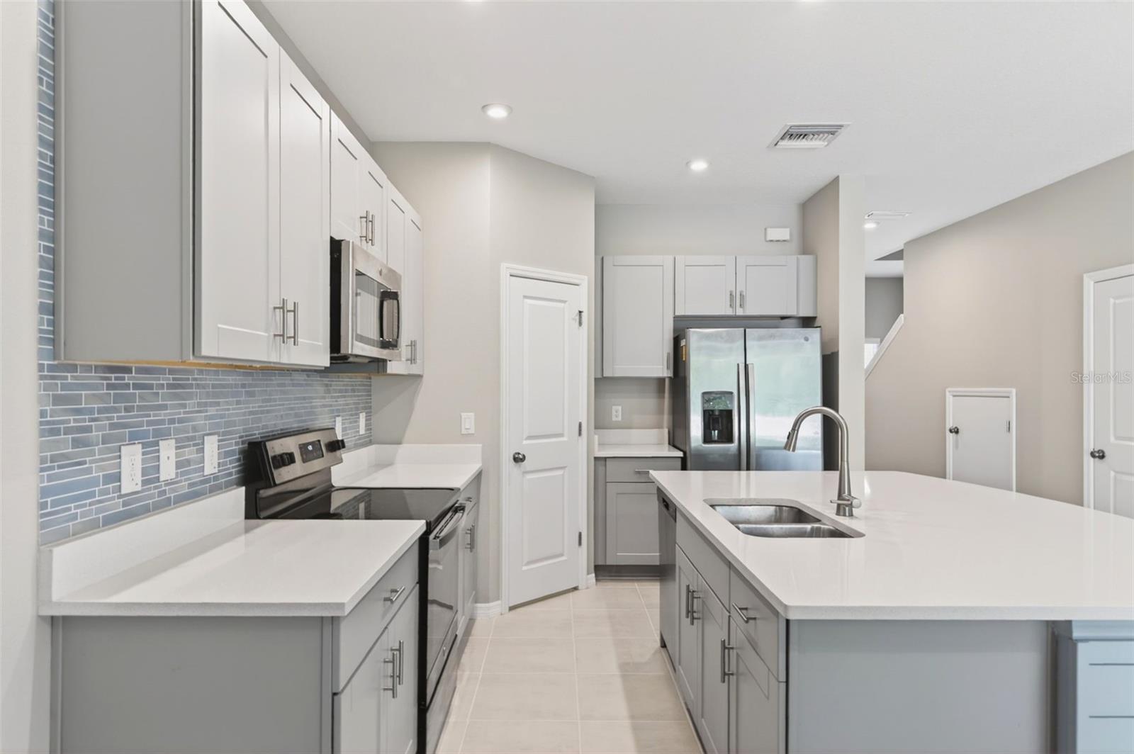 EDGESTONE AT ARTISAN LAKES - Residential