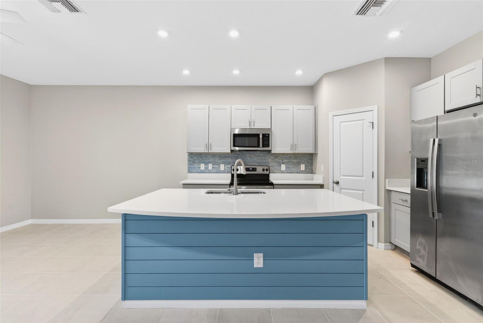 EDGESTONE AT ARTISAN LAKES - Residential