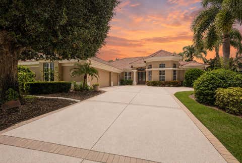 Photo of 7219 Ashland Glen, Lakewood Ranch, FL 34202 (MLS # A4702562)