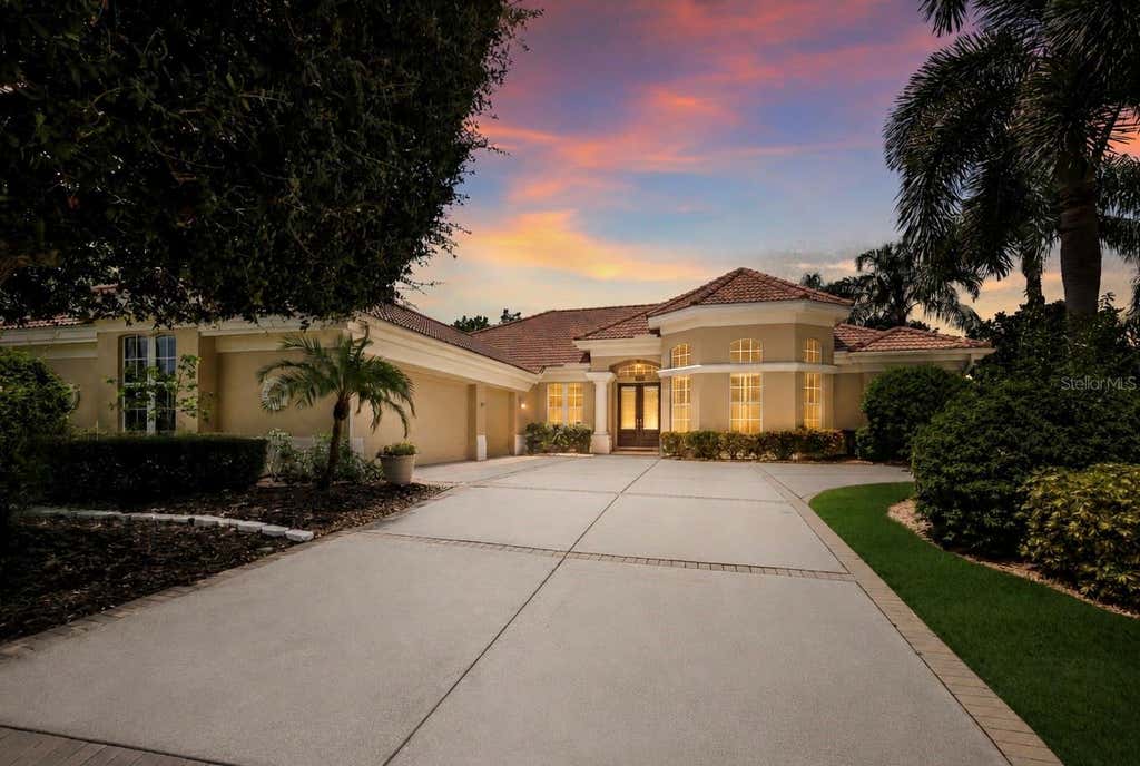 Photo of 7219 Ashland Glen, Lakewood Ranch, FL 34202 (MLS # A4702562)