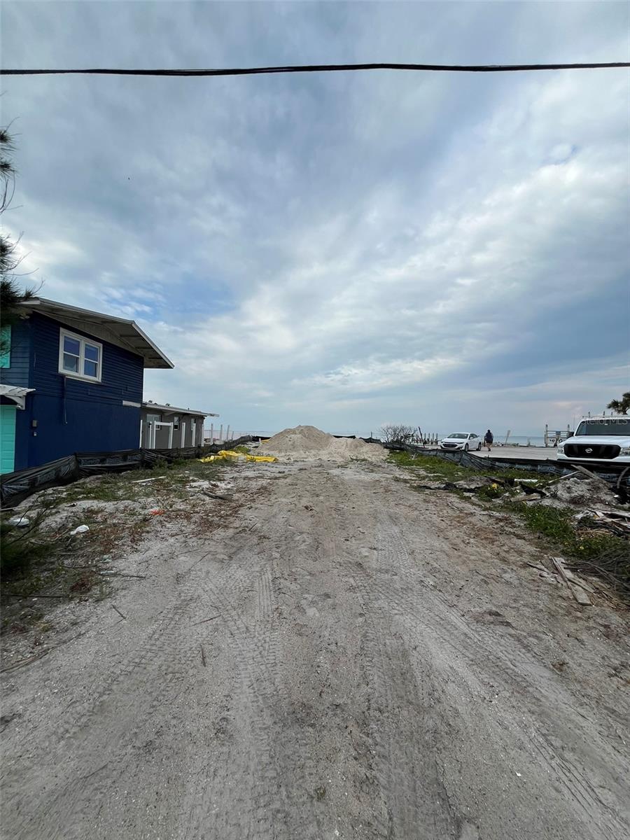 873 N SHORE DRIVE