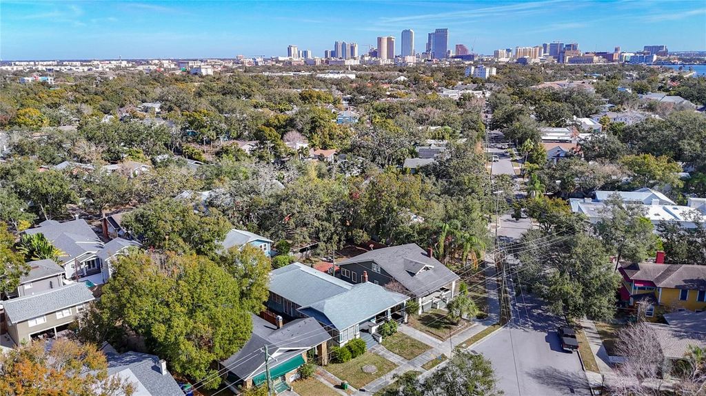 Photo of 2105 W Southview Avenue, Tampa, FL 33606 (MLS # TB8467754)