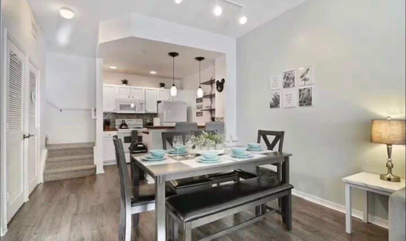 4560 E YELLOWGOLD ROAD APT 105