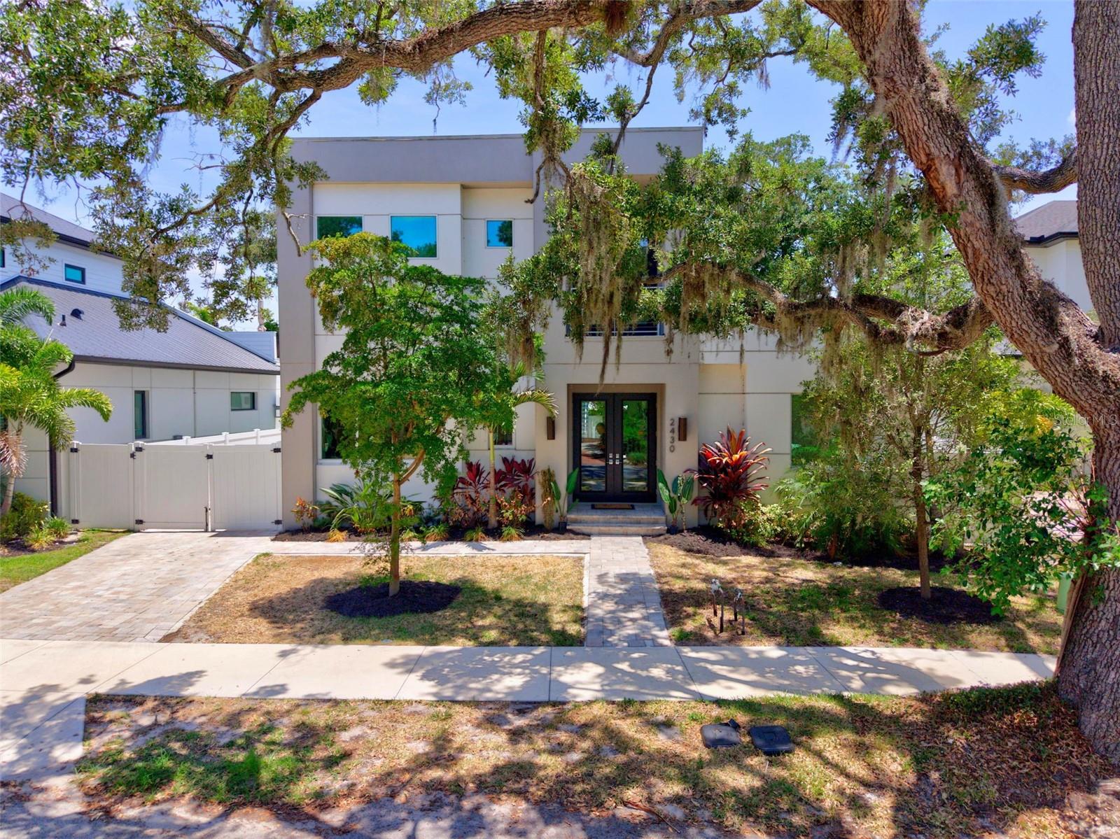 2430 FLOYD STREET