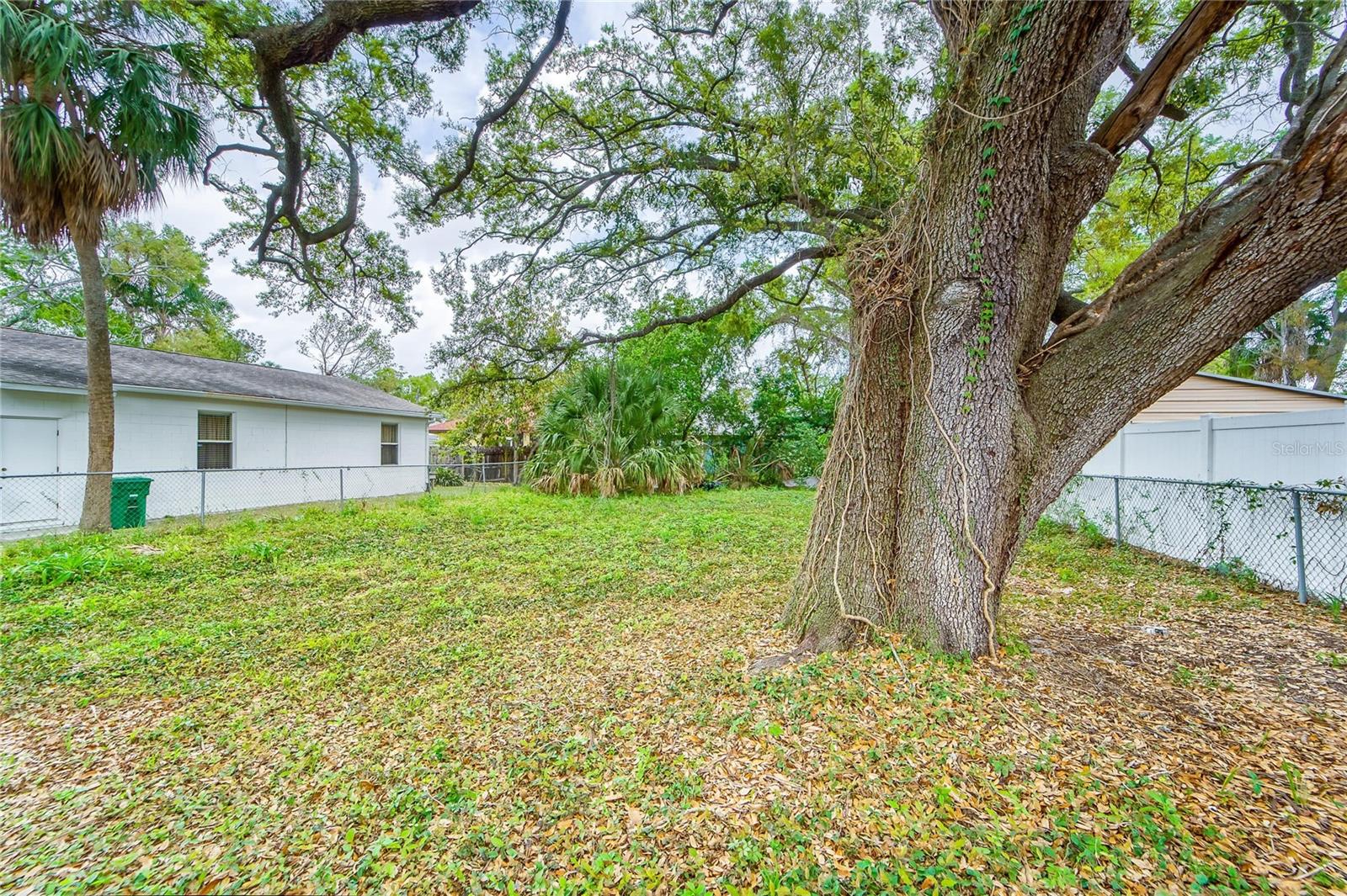 HOLLOMANS J J - Land