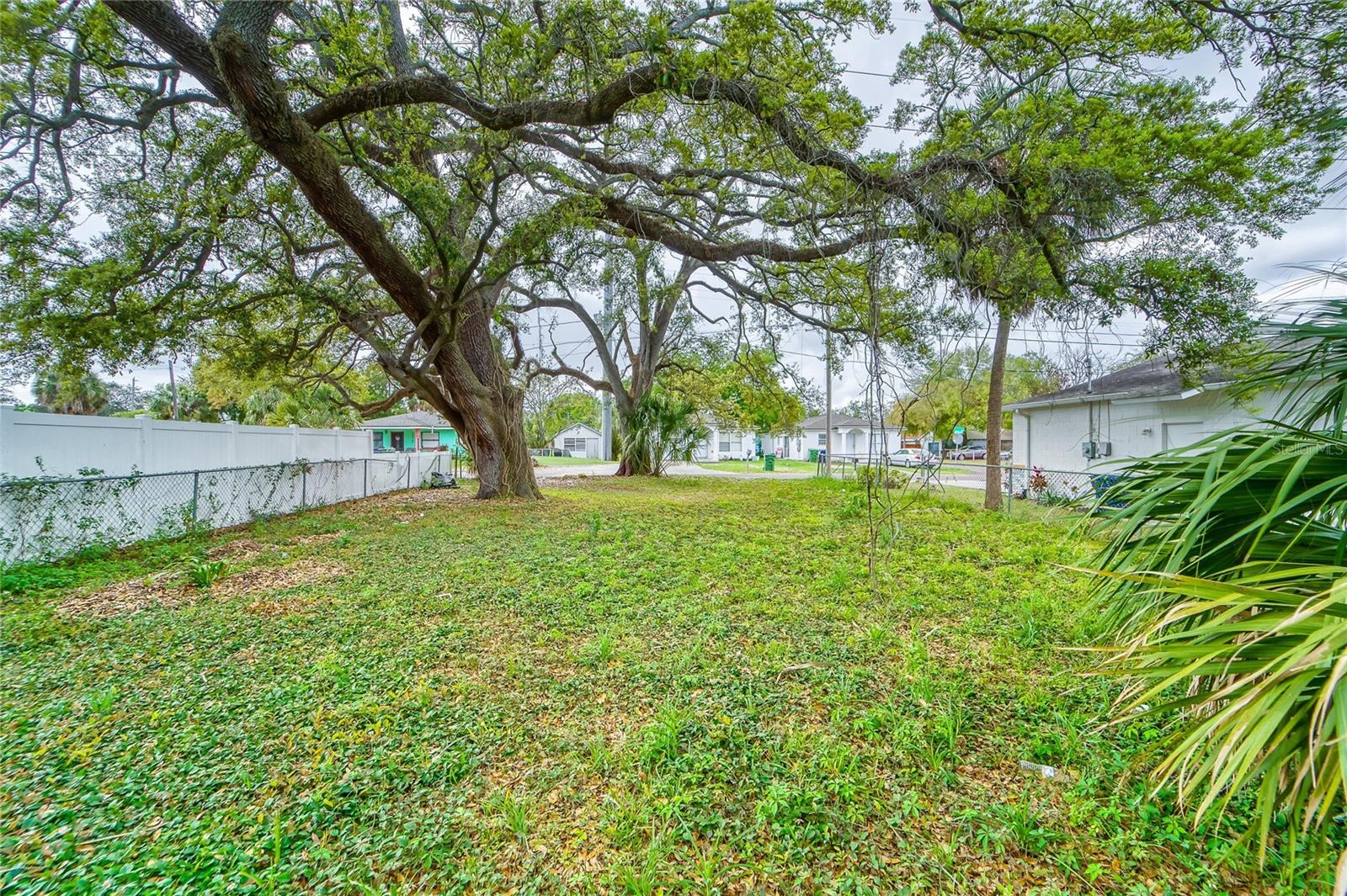 HOLLOMANS J J - Land