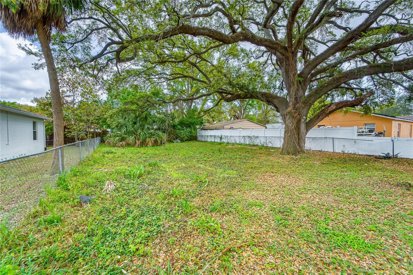 HOLLOMANS J J - Land