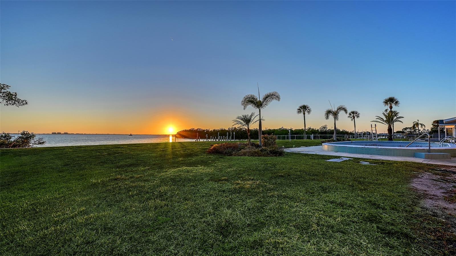 WHITFIELD ESTATES BLKS 14-23 & 26 - Residential