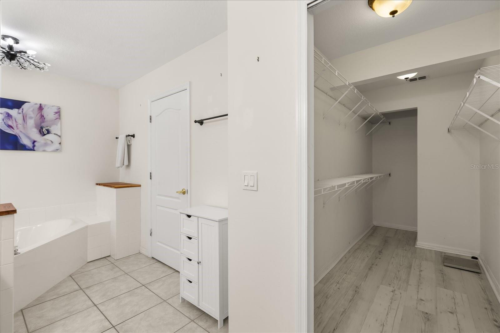 VILLAS EMERALD LAKE CONDO PH 4 - Residential