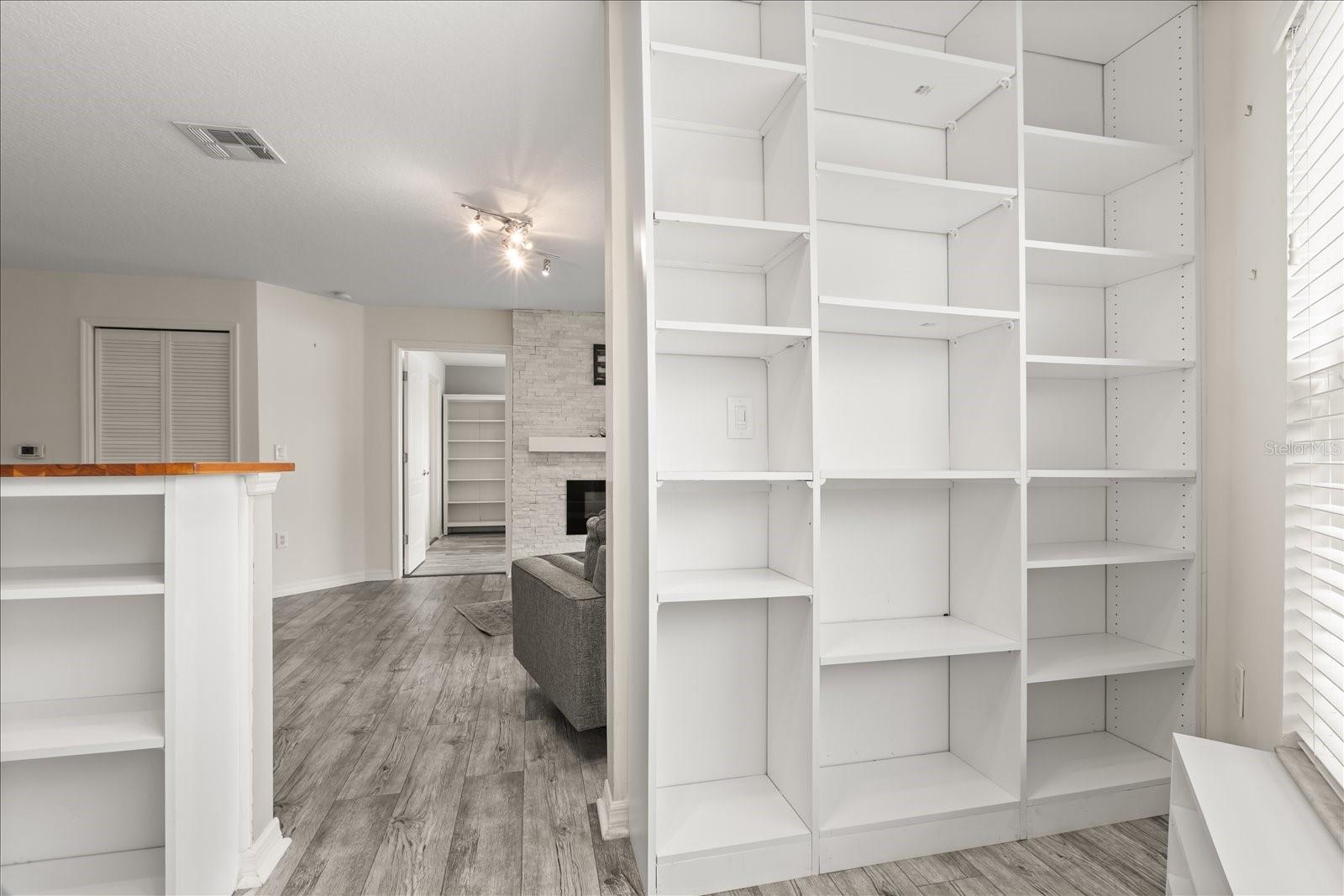 VILLAS EMERALD LAKE CONDO PH 4 - Residential