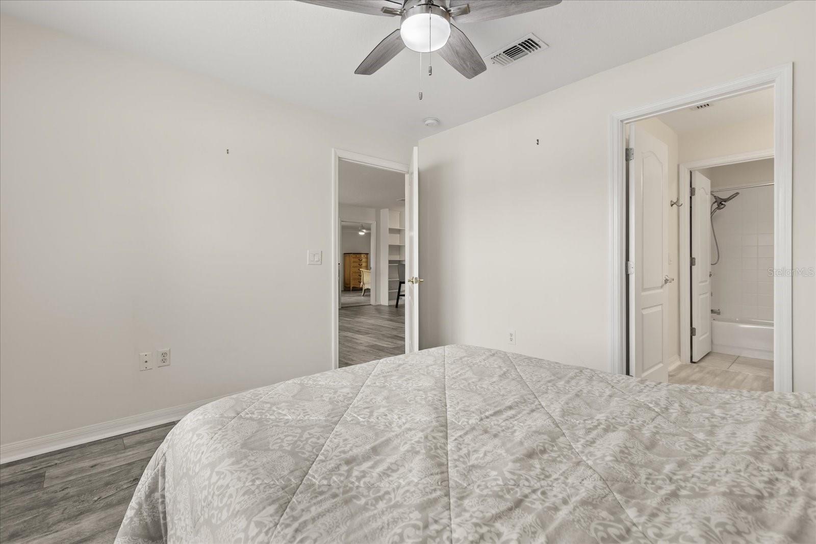 VILLAS EMERALD LAKE CONDO PH 4 - Residential