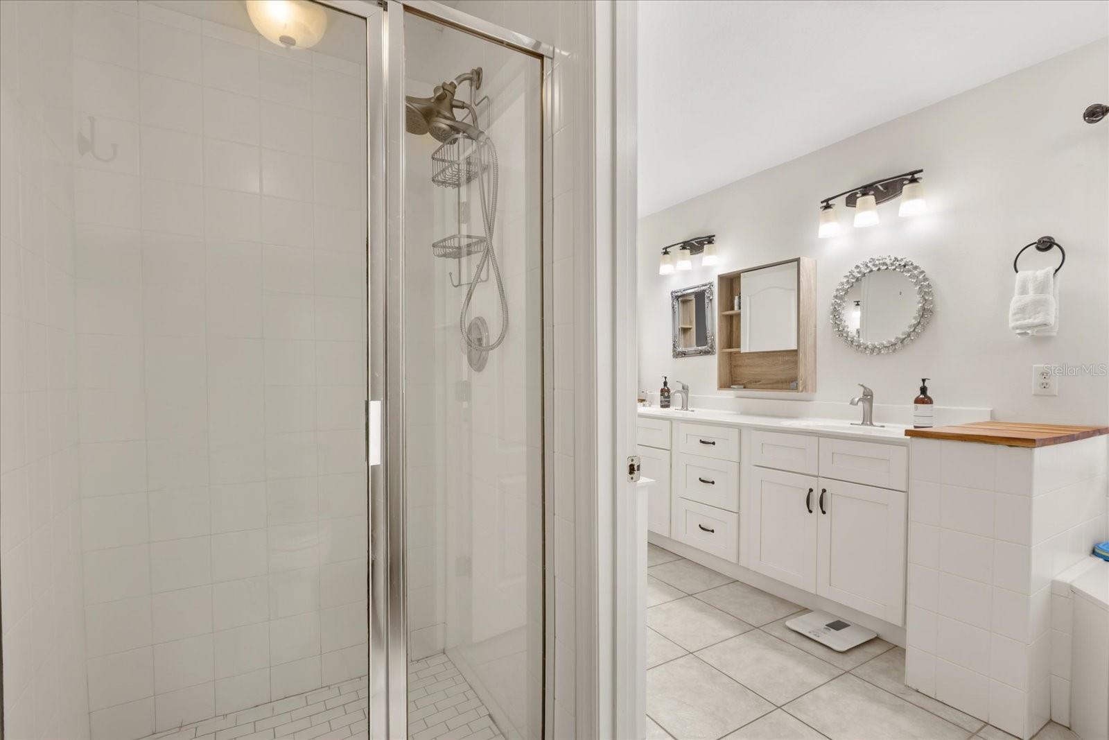 VILLAS EMERALD LAKE CONDO PH 4 - Residential