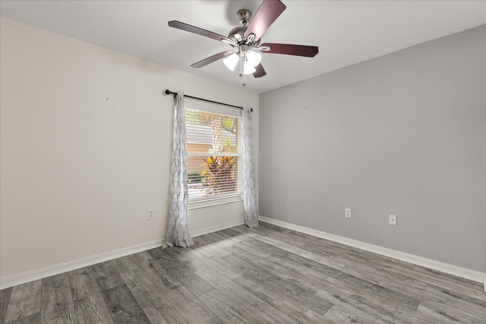 VILLAS EMERALD LAKE CONDO PH 4 - Residential