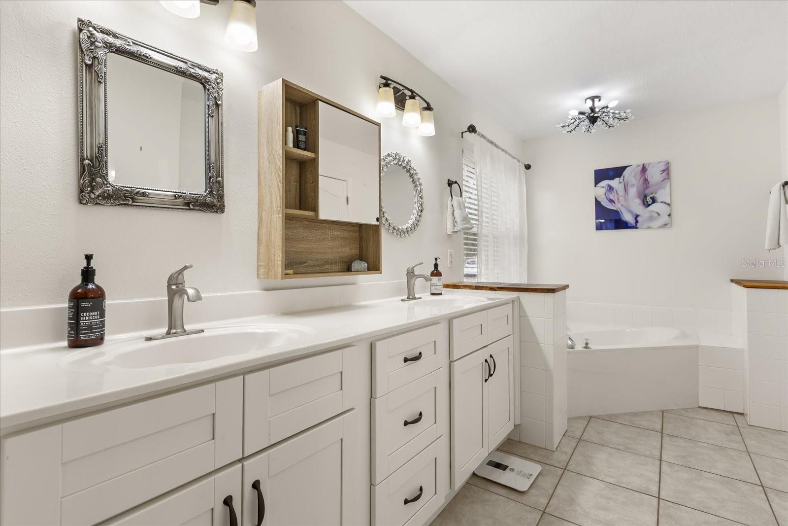 VILLAS EMERALD LAKE CONDO PH 4 - Residential