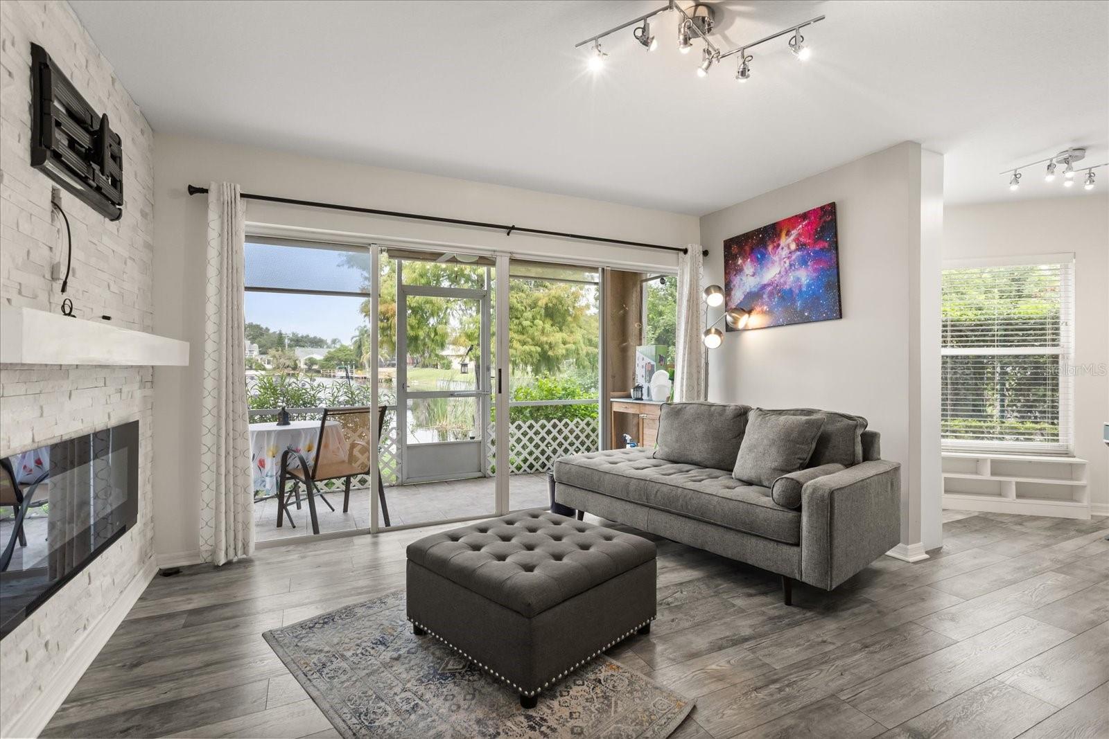 VILLAS EMERALD LAKE CONDO PH 4 - Residential