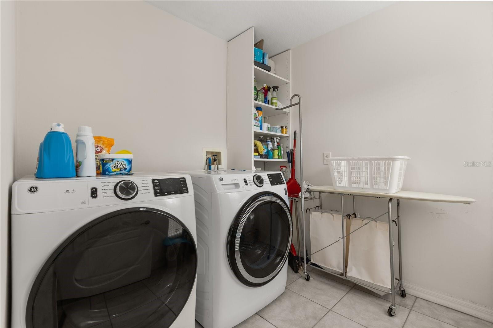 VILLAS EMERALD LAKE CONDO PH 4 - Residential