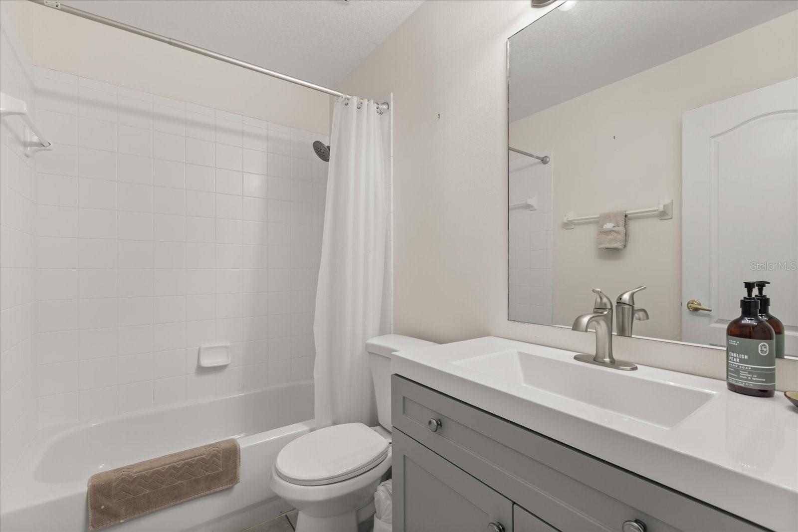 VILLAS EMERALD LAKE CONDO PH 4 - Residential