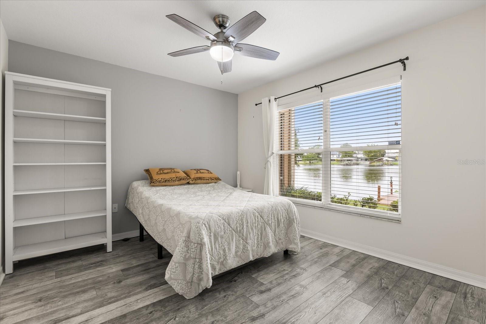 VILLAS EMERALD LAKE CONDO PH 4 - Residential