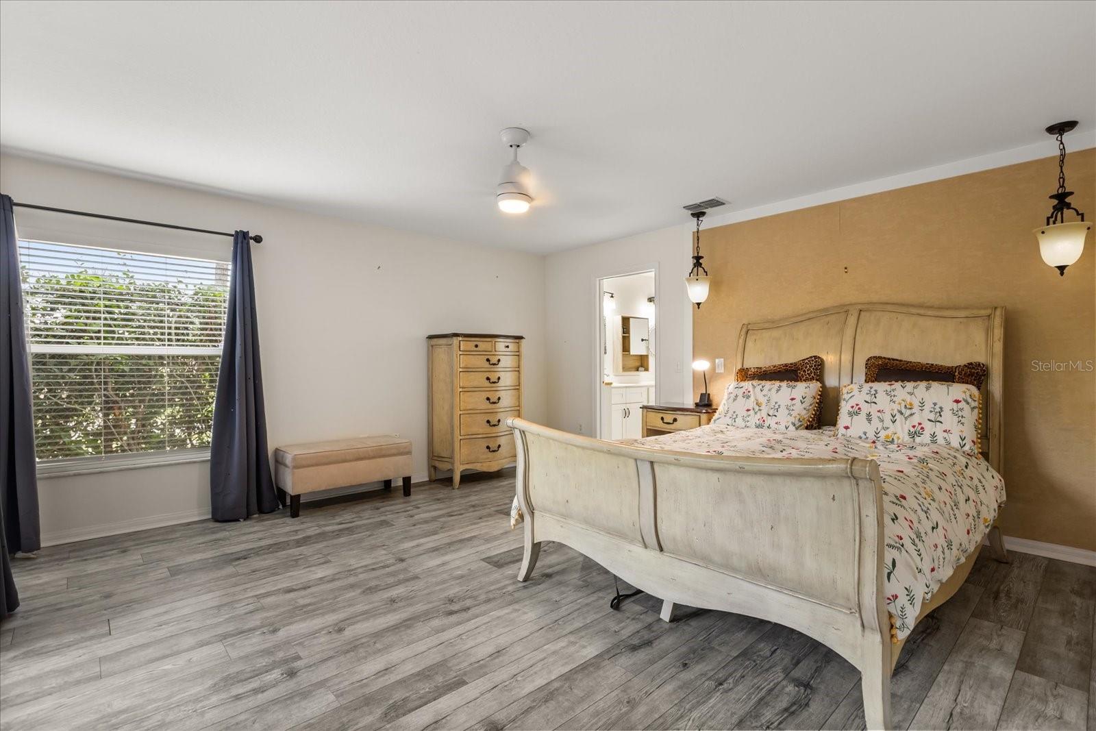 VILLAS EMERALD LAKE CONDO PH 4 - Residential