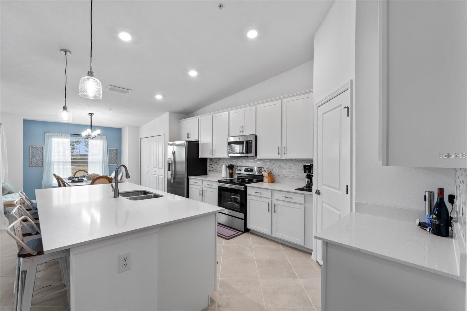 WELLEN PARK GOLF & COUNTRY CLUB - Residential Lease