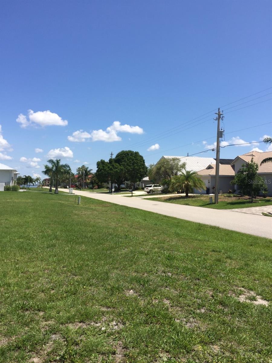 PUNTA GORDA ISLES SEC 24 - Land