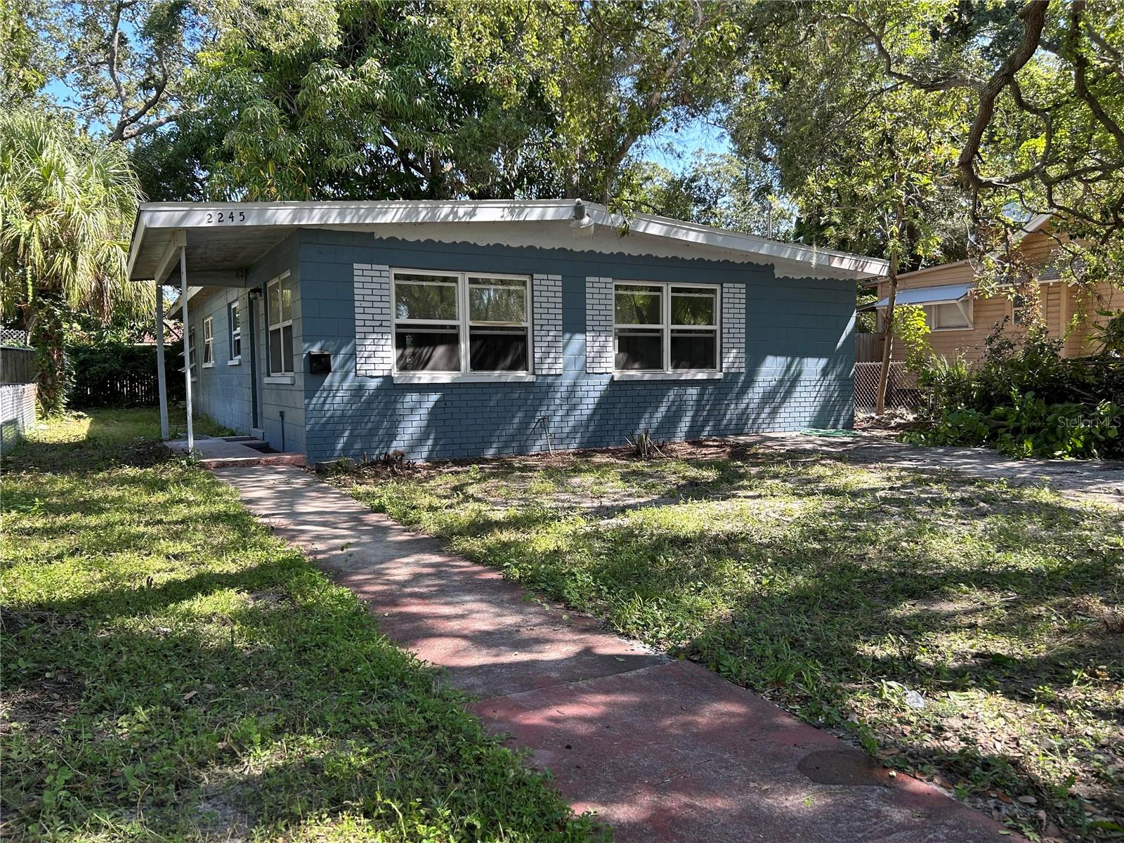 Renovated five bedroom two bath house 10 minutes from downtown and 15 minutes beaches! This house is huge and has plenty of natural light thanks to many windows and glass doors. The property was tastefully refurbished with modern touches and conveniences by a local developer that was on a national Real Estate property TV show. The new kitchen has a large quartz breakfast bar and is perfect for entertaining while you prepare drinks and meals for family and friends. Each bedroom has stainless steel ceiling fans as well as a large ceiling fans in the living room. The property offers plenty of natural light with numerous windows and glass doors. The large front yard with onsite parking, compact back yards is fully enclosed with a privacy fence is perfect for entertaining and this house even has washer / dryer connections. This property is tastefully renovated with a modern feel and is perfect for families who value their entertainment options. With plenty of private outside space ideal for pets, children and family get togethers this property is sure to make many memories for you, your family and friends.