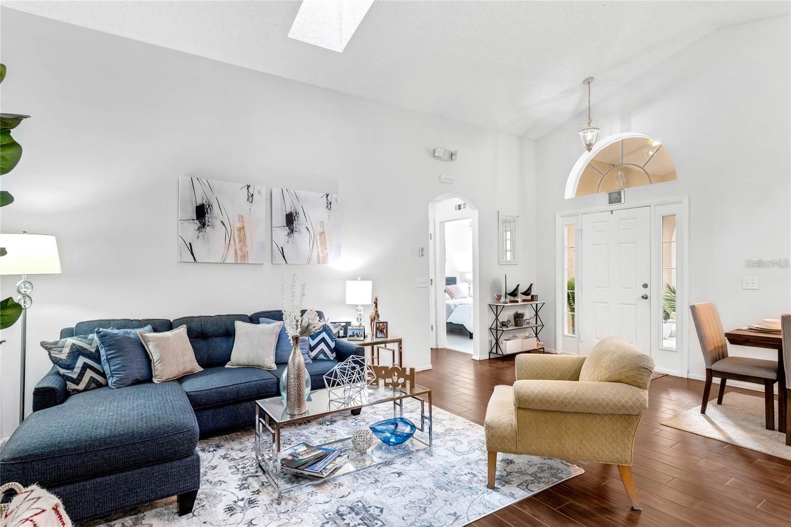 1032 BLOOMINGDALE DRIVE