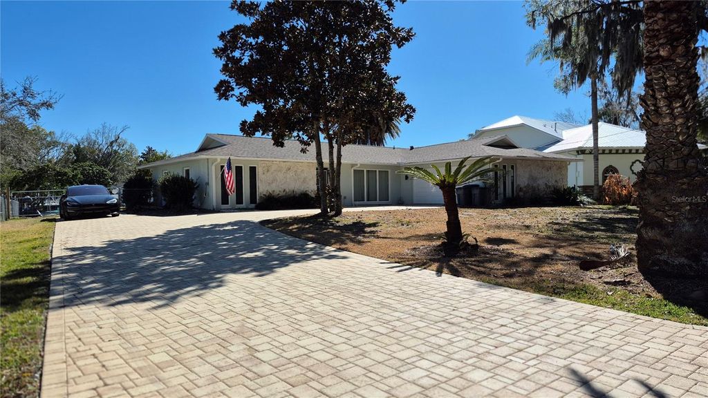 Photo of 571 NW 14th Place, Crystal River, FL 34428 (MLS # OM713511)