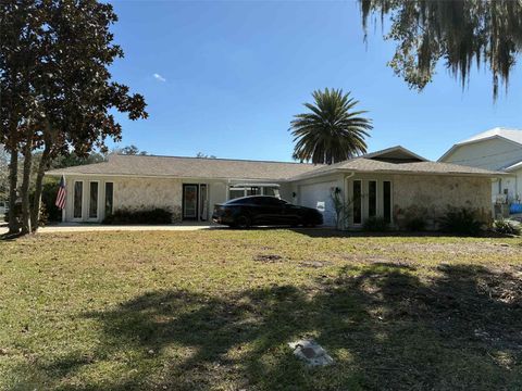 Photo of 571 NW 14th Place, Crystal River, FL 34428 (MLS # OM713511)