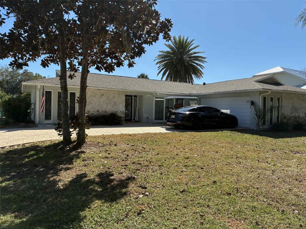 Photo of 571 NW 14th Place, Crystal River, FL 34428 (MLS # OM713511)