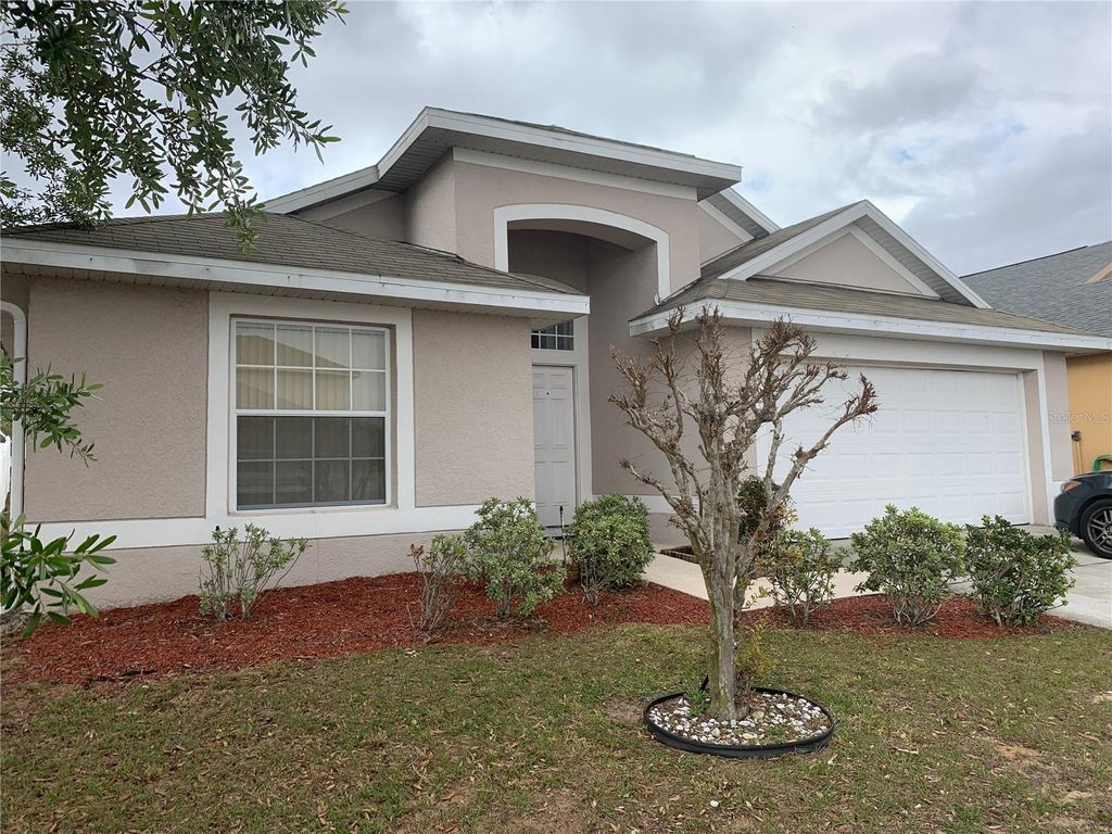 Photo of 136 Grantham Drive, Davenport, FL 33897 (MLS # S5147227)