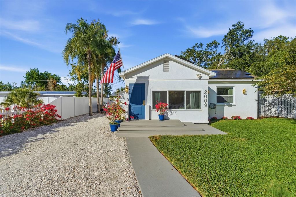 Photo of 2009 1st Avenue E, Bradenton, FL 34208 (MLS # A4676163)