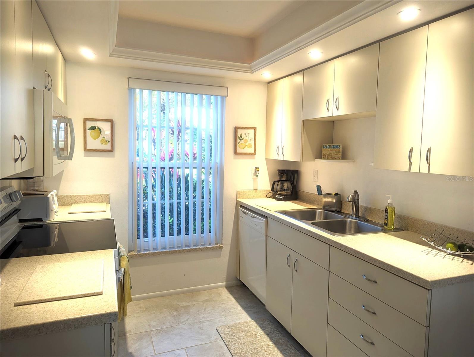 CRESTWOOD VILLAS - Residential Lease