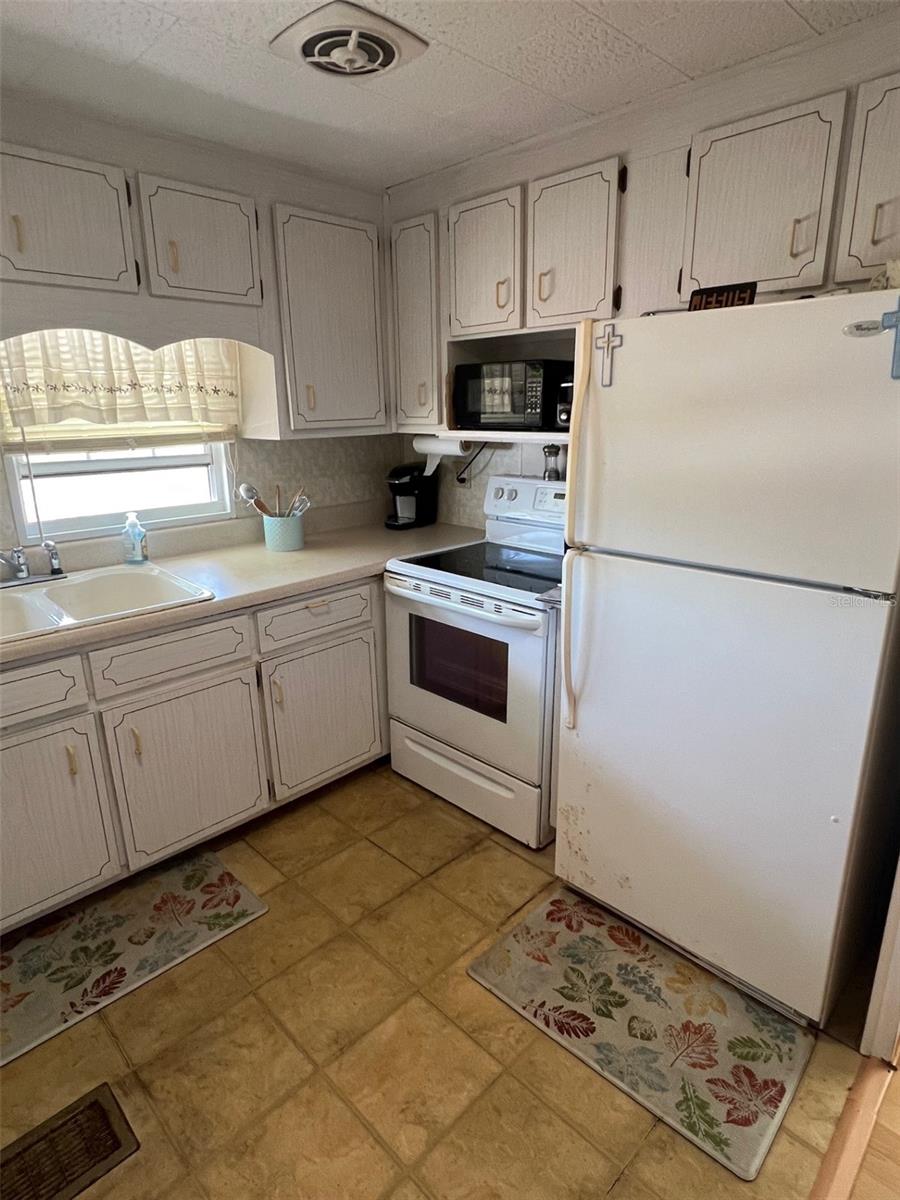 FOUR SEASONS ESTATE RESIDENT OWNED COMMUNITY INC - Residential