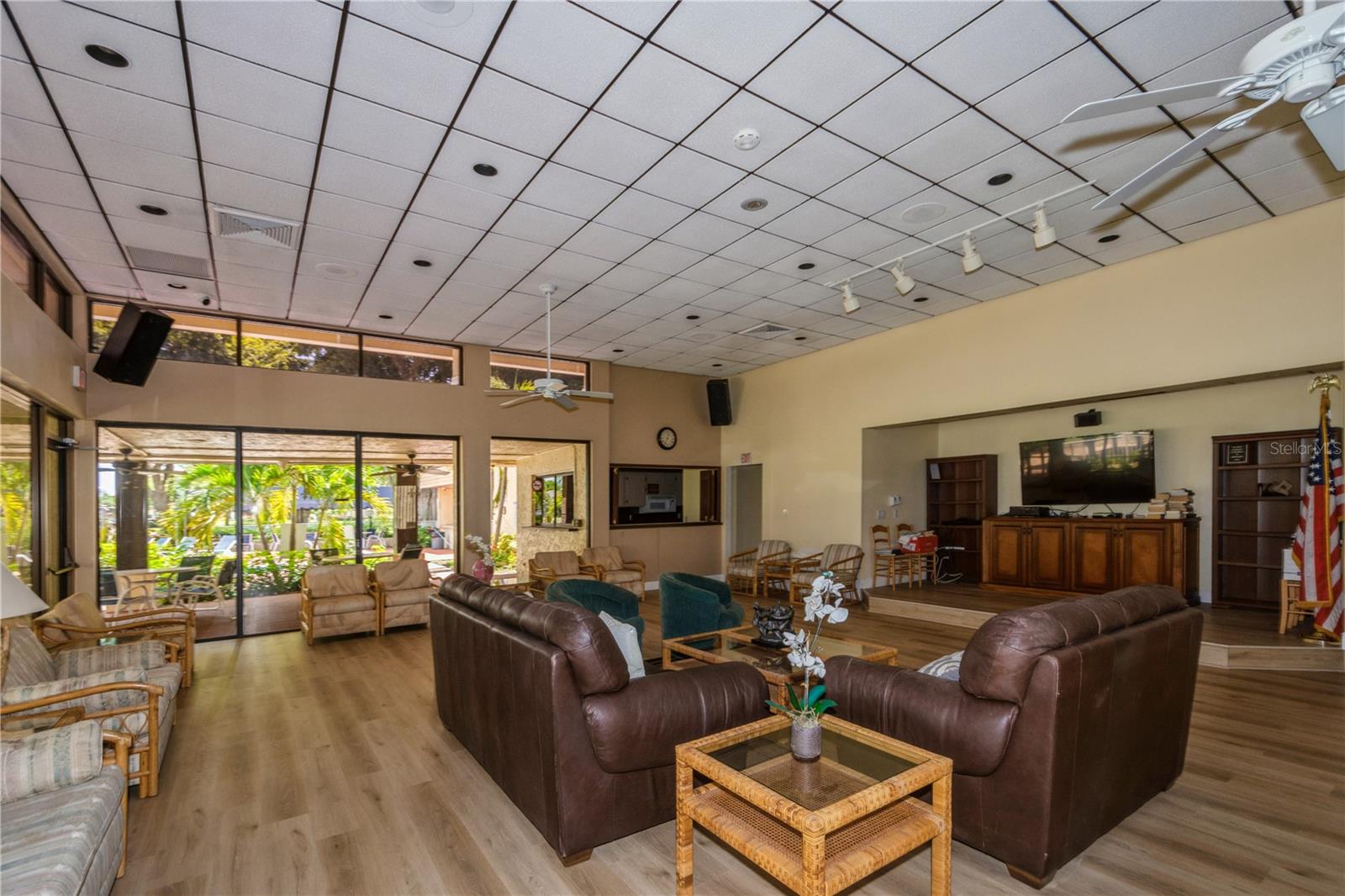 MEADOWRIDGE EAST CONDO - Residential