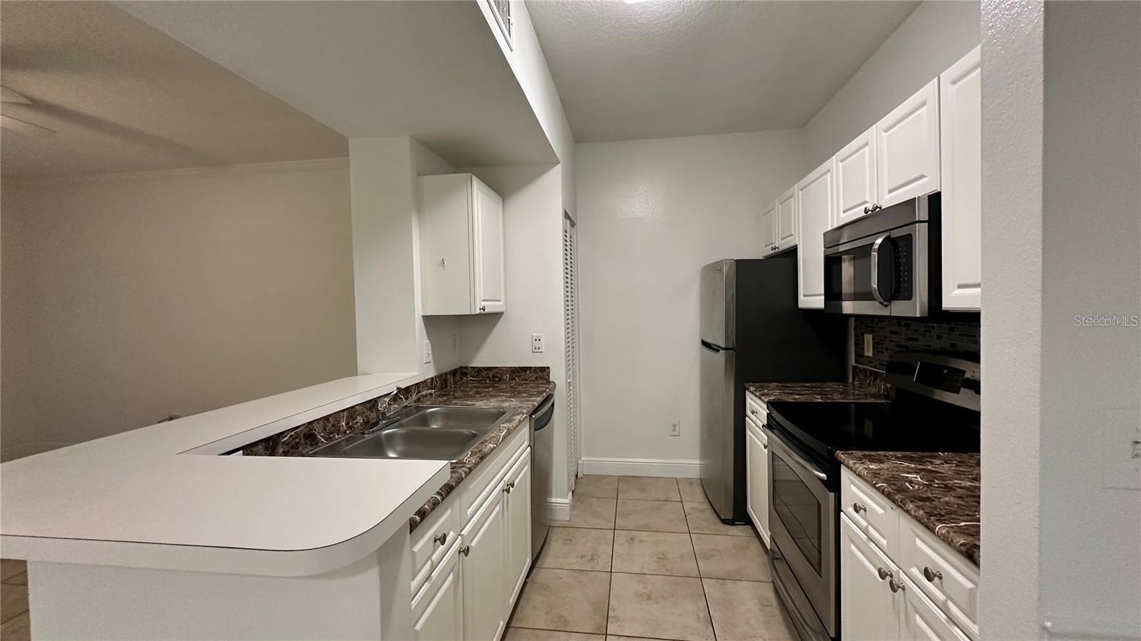CAPRI/HUNTERS CRK CONDO - Residential Lease