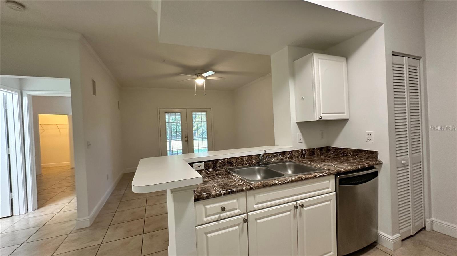 CAPRI/HUNTERS CRK CONDO - Residential Lease