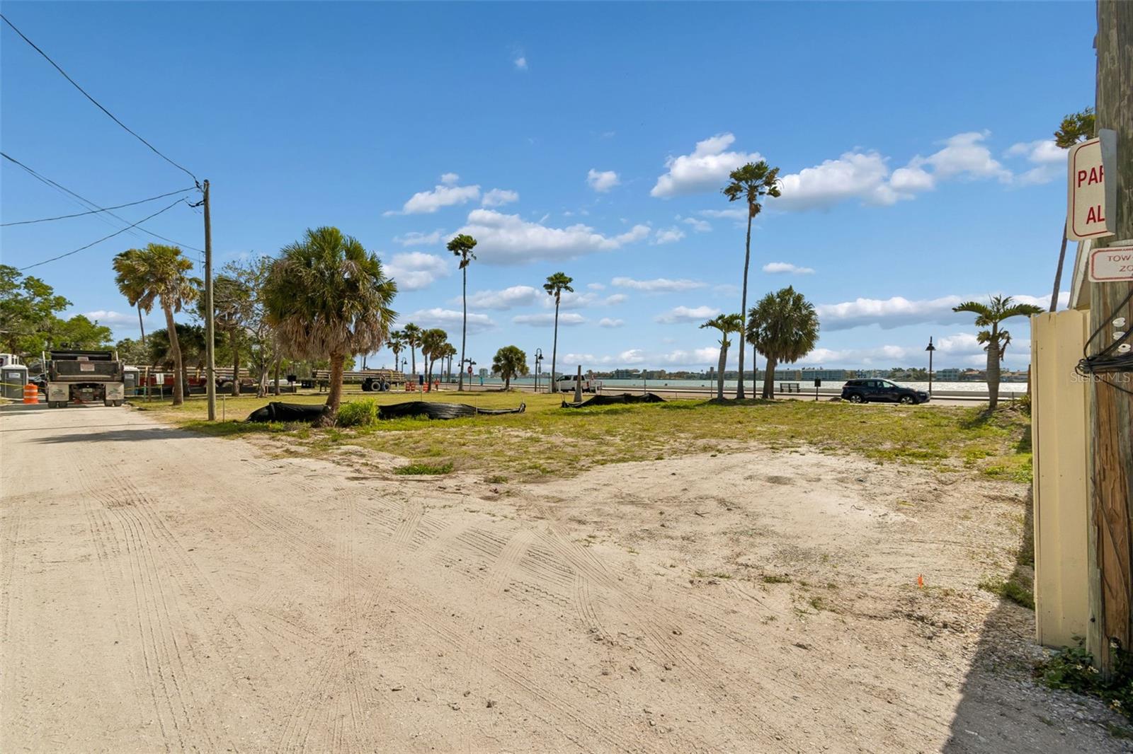 MOREY BEACH - Land
