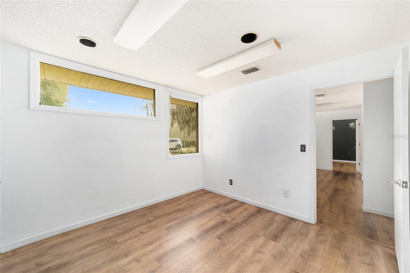 STARTING GATE OFFICE COMPLEX - Commercial Sale