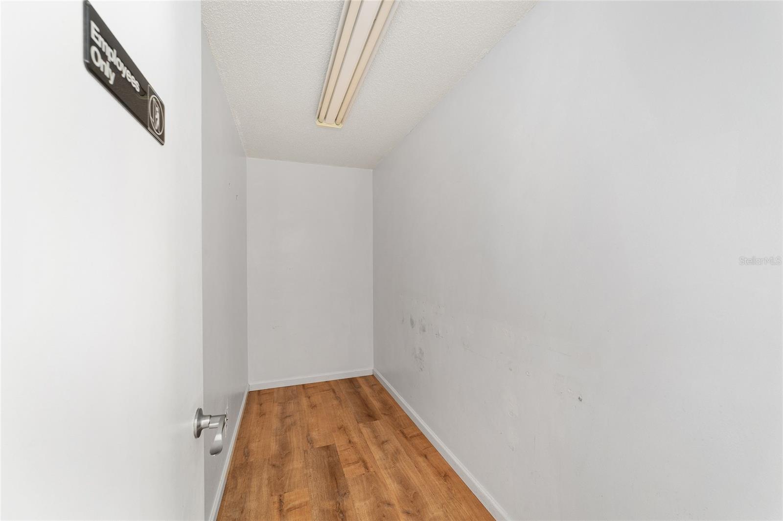 STARTING GATE OFFICE COMPLEX - Commercial Sale