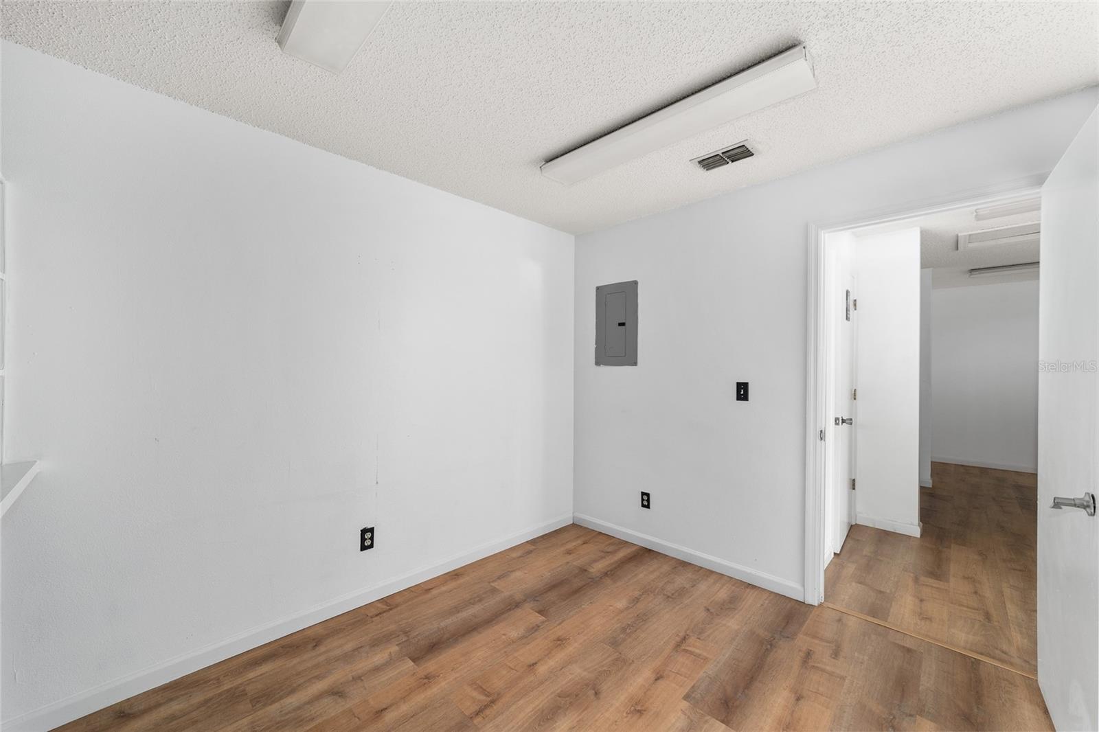 STARTING GATE OFFICE COMPLEX - Commercial Sale