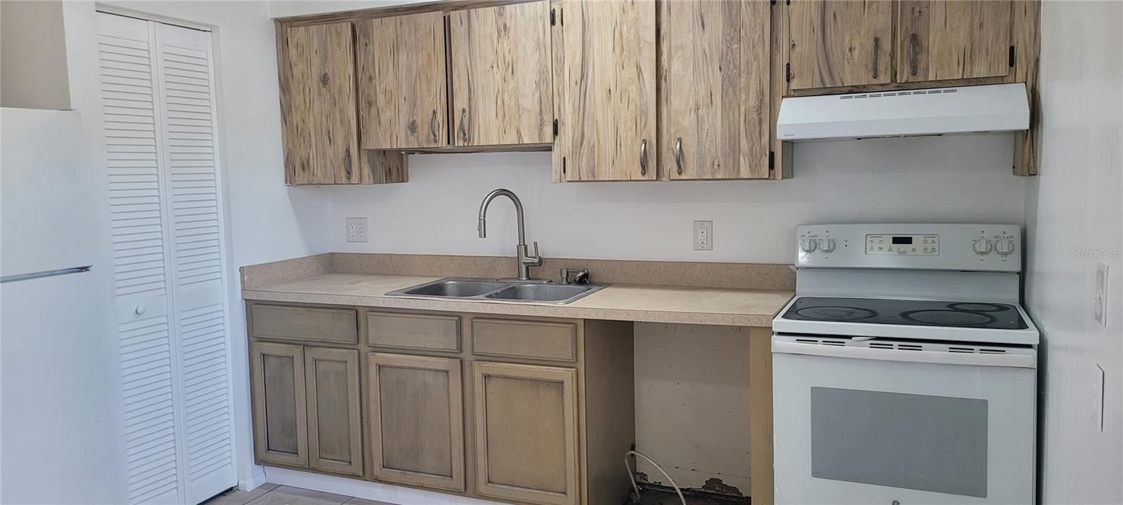 SUNNY BREEZE SUB - Residential Lease