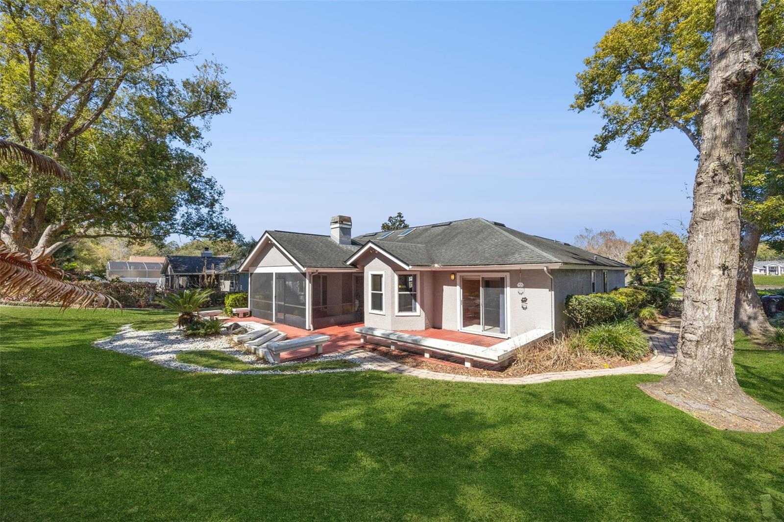 COUNTRY CLUB OAKS - Residential